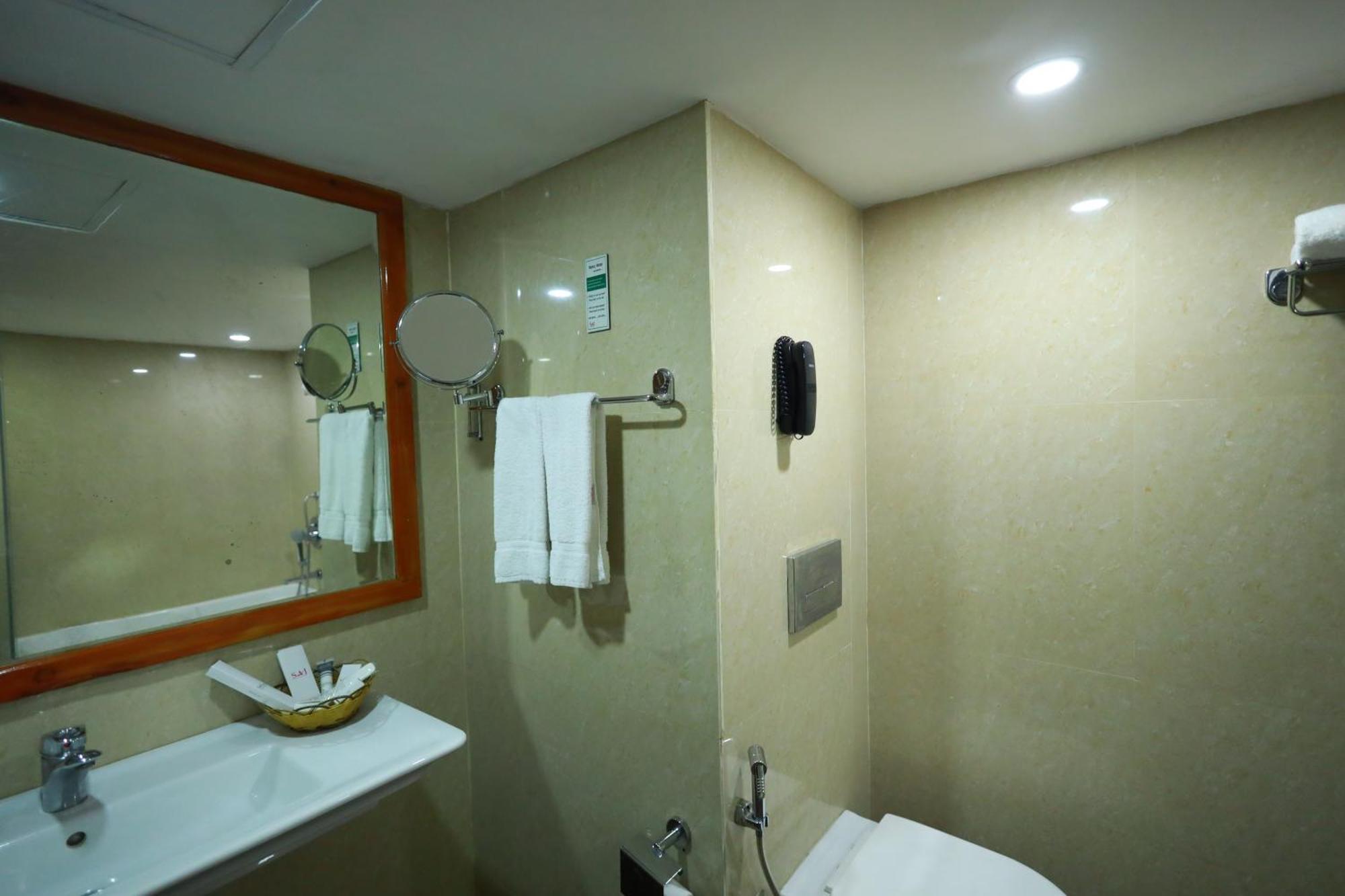 Saj Luciya -A Classified 4 Star Hotel Thiruvananthapuram Exteriör bild