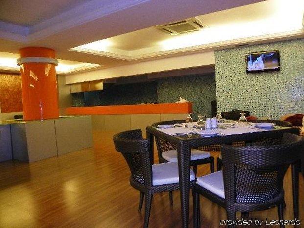 Saj Luciya -A Classified 4 Star Hotel Thiruvananthapuram Restaurang bild