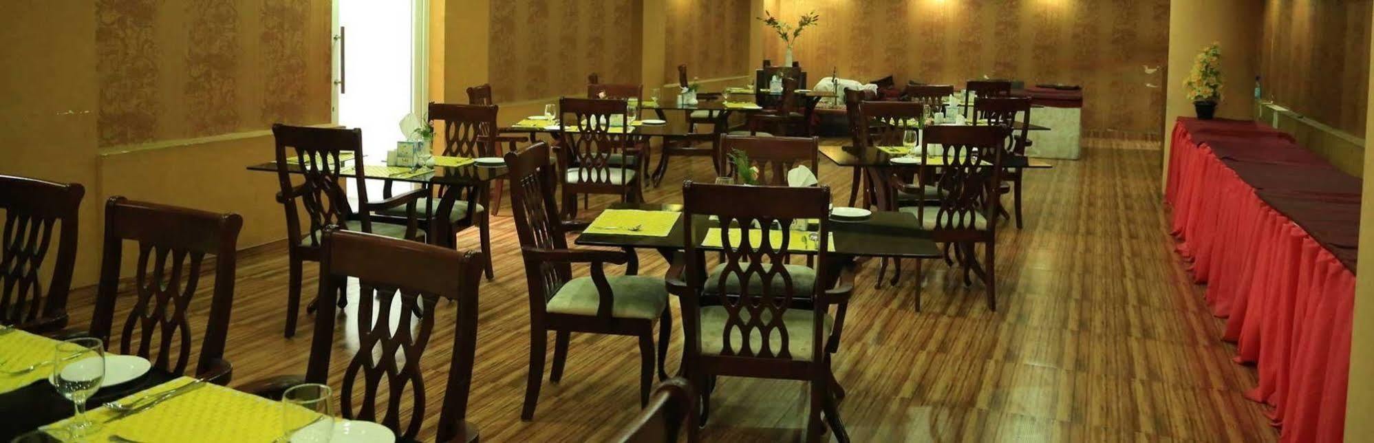 Saj Luciya -A Classified 4 Star Hotel Thiruvananthapuram Exteriör bild