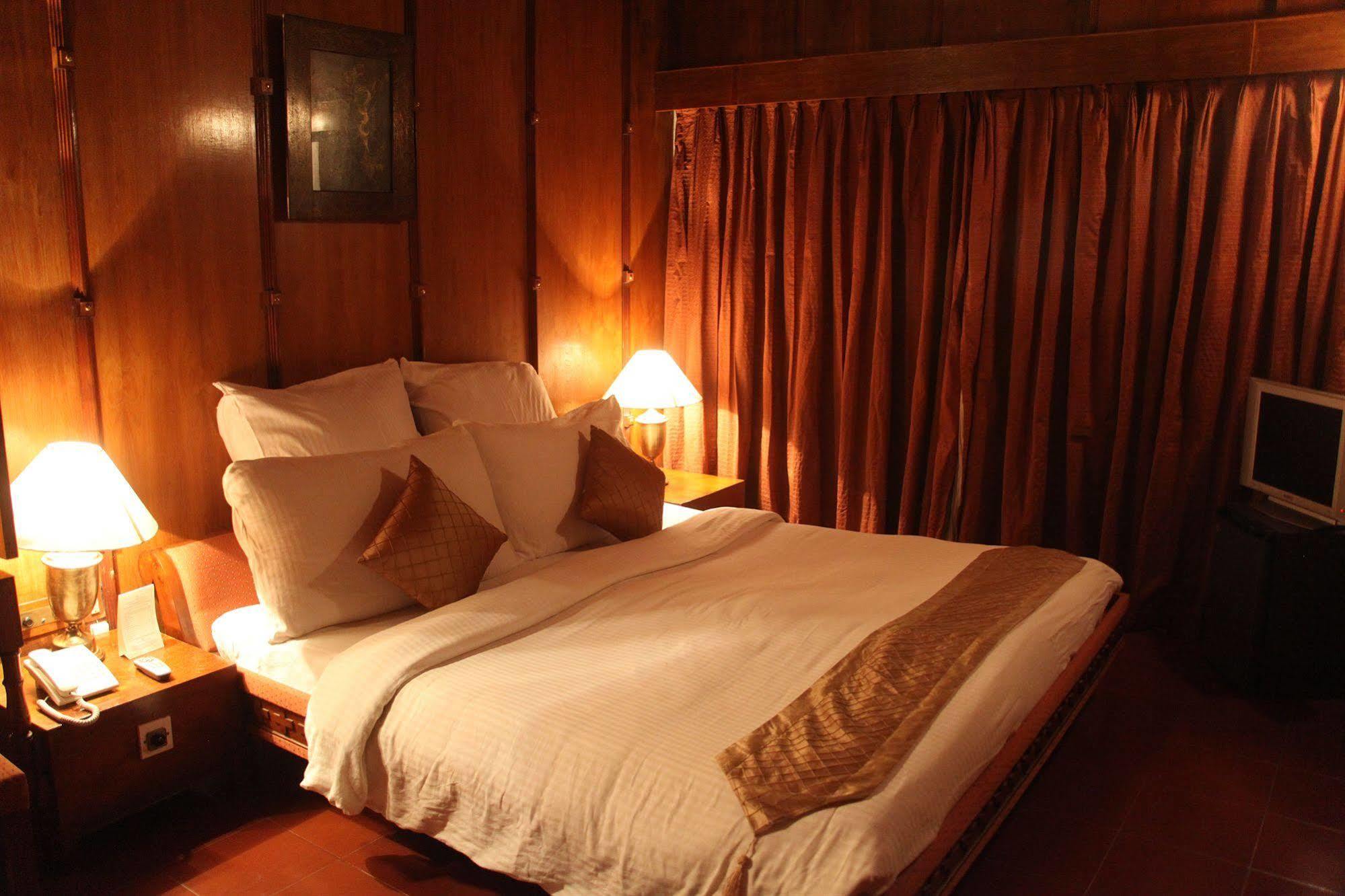 Saj Luciya -A Classified 4 Star Hotel Thiruvananthapuram Exteriör bild