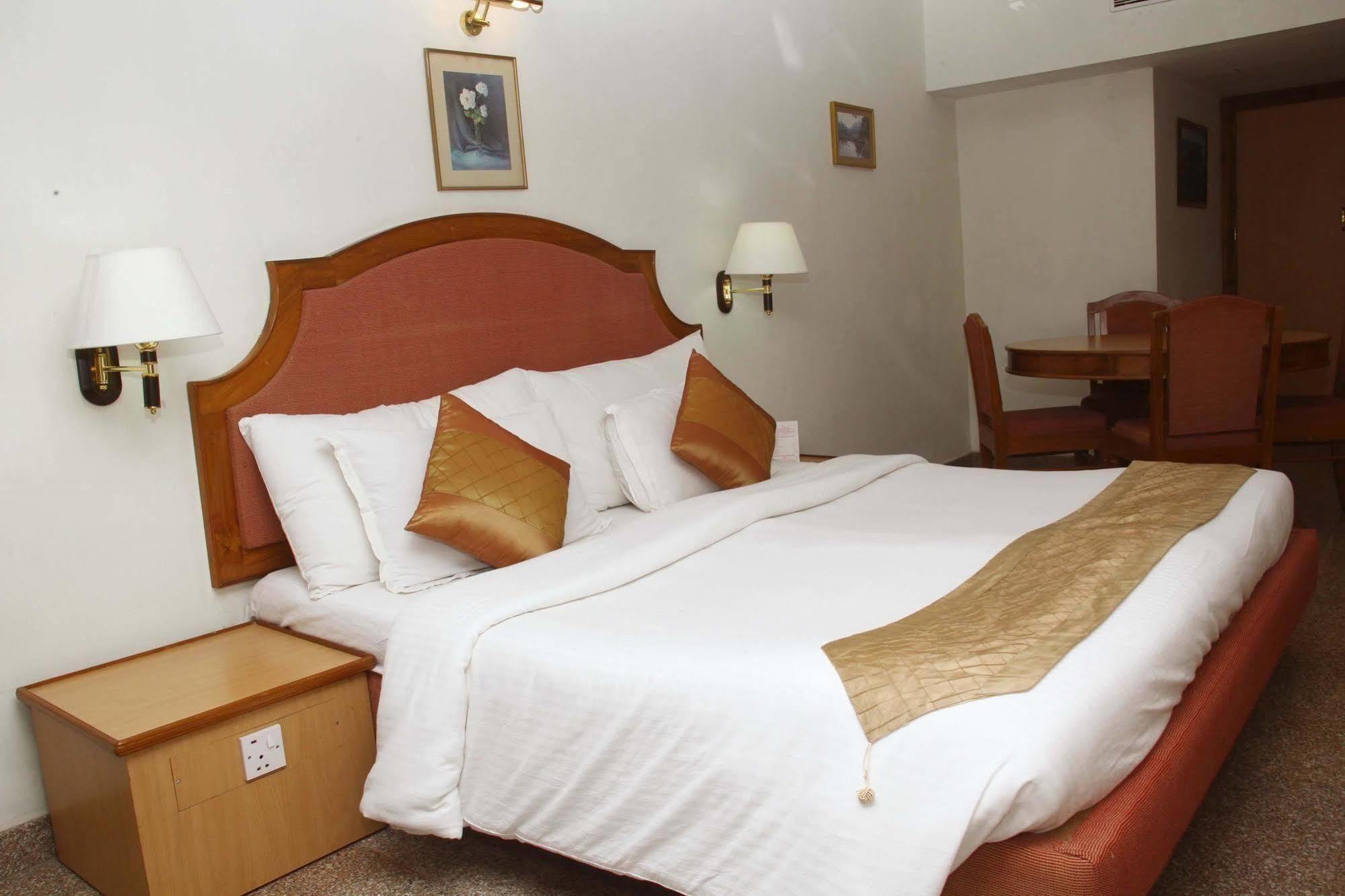 Saj Luciya -A Classified 4 Star Hotel Thiruvananthapuram Exteriör bild