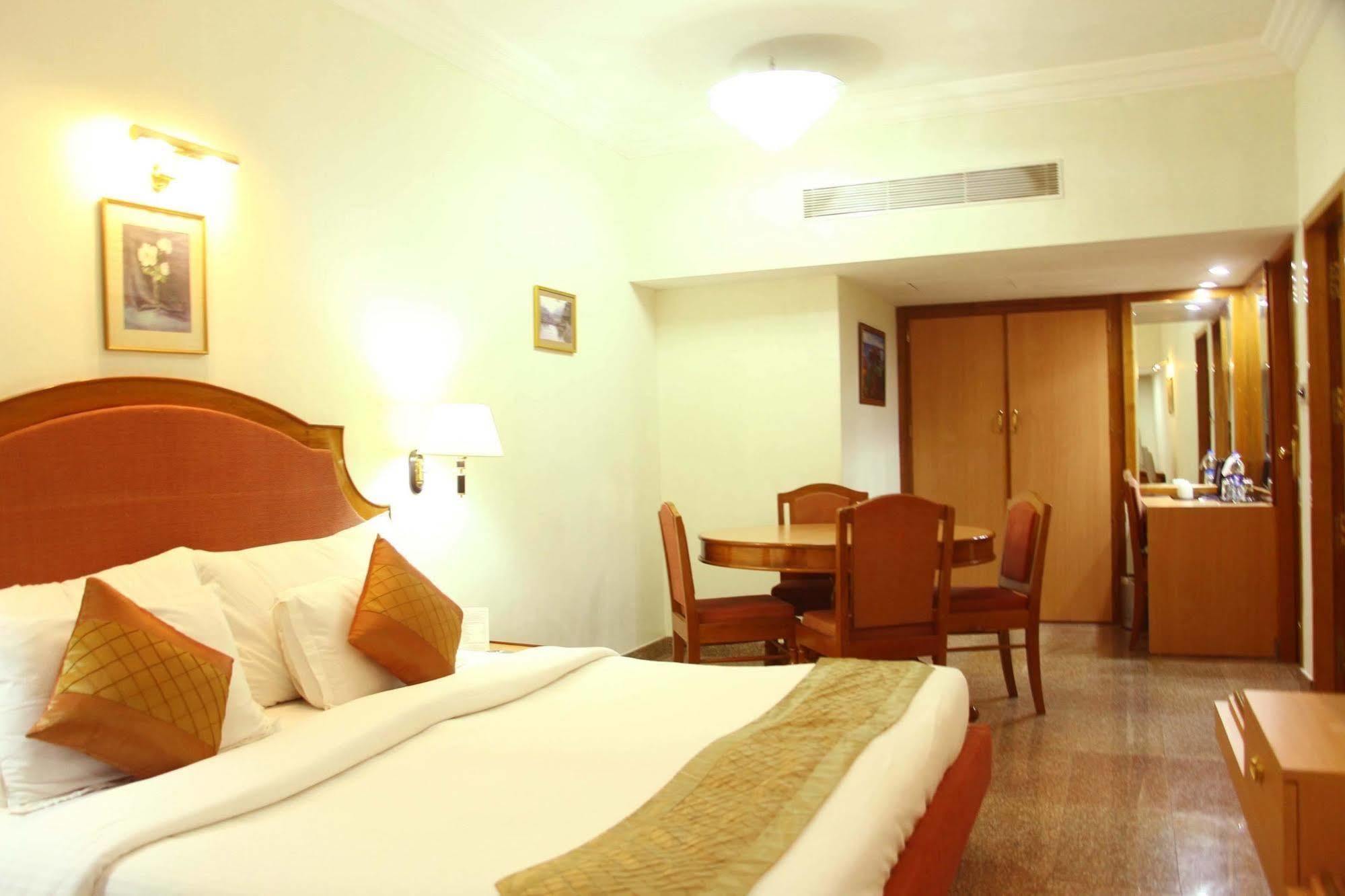 Saj Luciya -A Classified 4 Star Hotel Thiruvananthapuram Exteriör bild